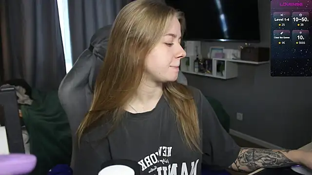 Snapshot of candy_maggie chatting on December 17, 2024, 10:34 am candy maggie online show from December 17, 2024, 10:34 am