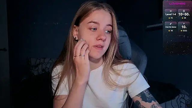 Snapshot of candy_maggie chatting on October 28, 2025, 6:21 pm candy maggie online show from October 28, 2025, 6:21 pm