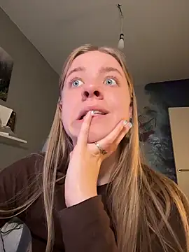 Snapshot of candy_maggie chatting on November 19, 2025, 7:58 pm candy maggie online show from November 19, 2025, 7:58 pm