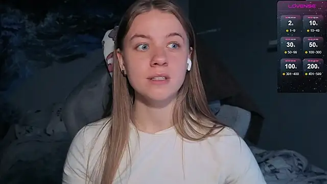 Snapshot of candy_maggie chatting on November 25, 2025, 5:57 pm candy maggie online show from November 25, 2025, 5:57 pm