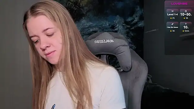 Snapshot of candy_maggie chatting on December 14, 2025, 9:25 am candy maggie online show from December 14, 2025, 9:25 am