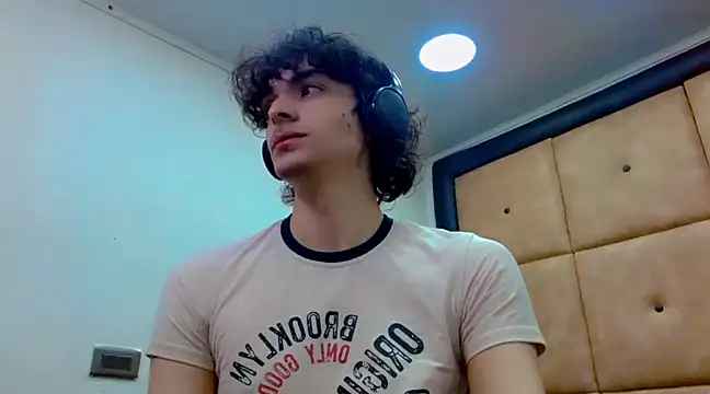 Sr BonnyEthan online show from December 19, 2024, 1:29 pm