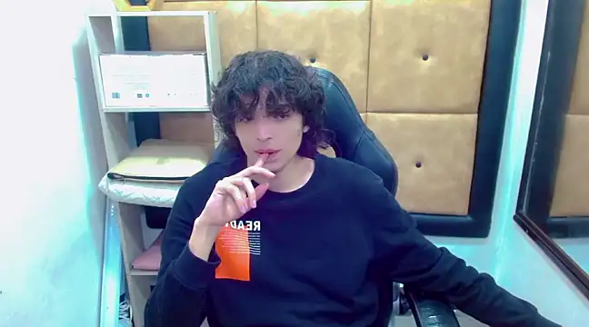 Sr BonnyEthan online show from January 17, 2025, 1:35 pm