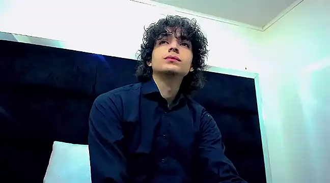 Sr BonnyEthan online show from January 22, 2025, 1:32 pm