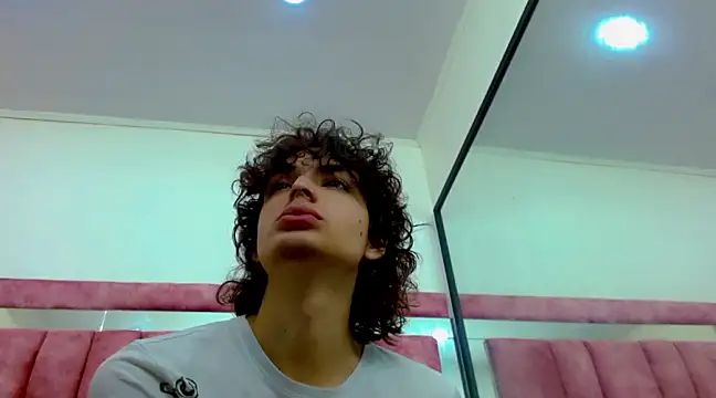 Sr BonnyEthan online show from February 7, 2025, 1:43 pm