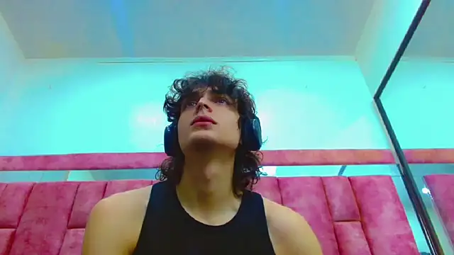 Sr BonnyEthan online show from September 17, 2025, 1:57 pm