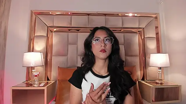 DaraBeckett online show from January 18, 2025, 12:04 pm