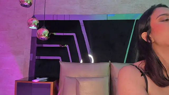 DaraBeckett online show from November 1, 2025, 11:56 am