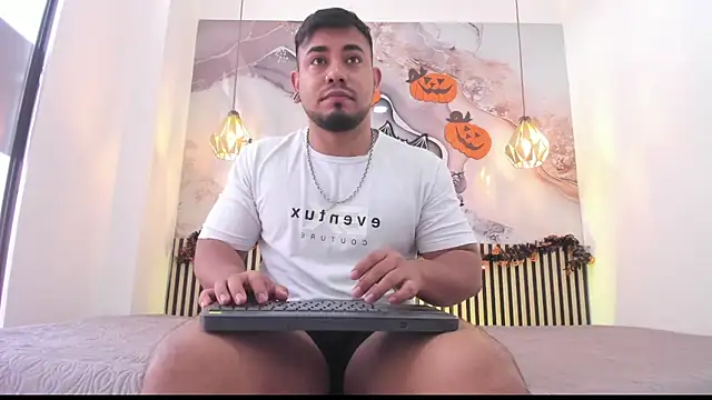 BrianMalonee online show from November 1, 2025, 1:02 pm