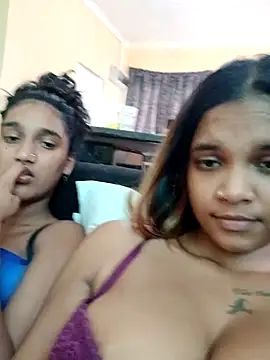 Indianqueen03 online show from September 28, 2025, 9:03 am