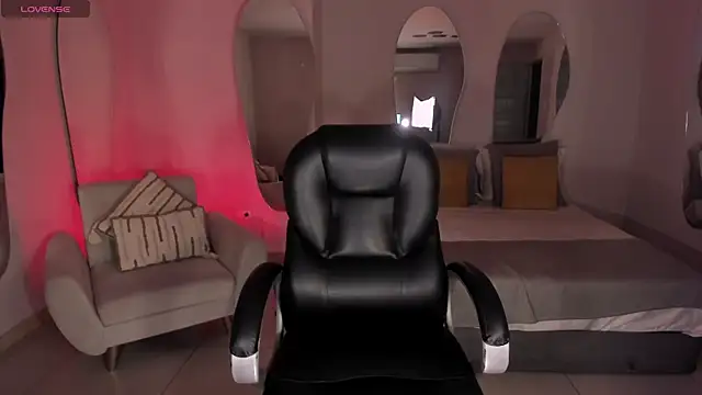 AlessaRomero online show from November 12, 2025, 7:57 pm