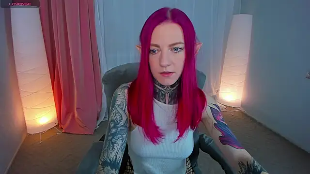 Snapshot of Roxy_____ chatting on February 21, 2025, 8:27 pm Roxy      online show from February 21, 2025, 8:27 pm