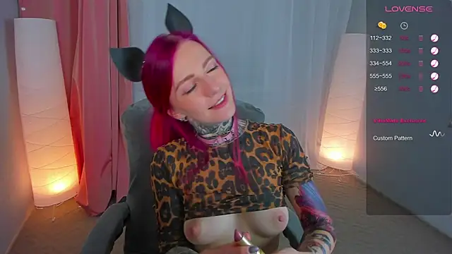 Snapshot of Roxy_____ chatting on March 1, 2025, 11:37 pm Roxy      online show from March 1, 2025, 11:37 pm