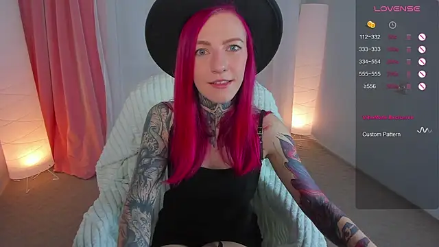 Snapshot of Roxy_____ chatting on March 13, 2025, 8:32 pm Roxy      online show from March 13, 2025, 8:32 pm