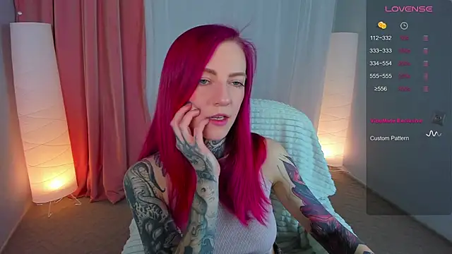 Snapshot of Roxy_____ chatting on March 16, 2025, 5:28 pm Roxy      online show from March 16, 2025, 5:28 pm