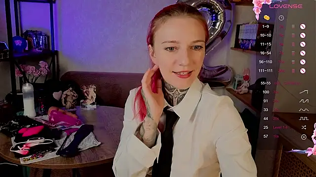 Snapshot of Roxy_____ chatting on October 19, 2025, 9:15 pm Roxy      online show from October 19, 2025, 9:15 pm