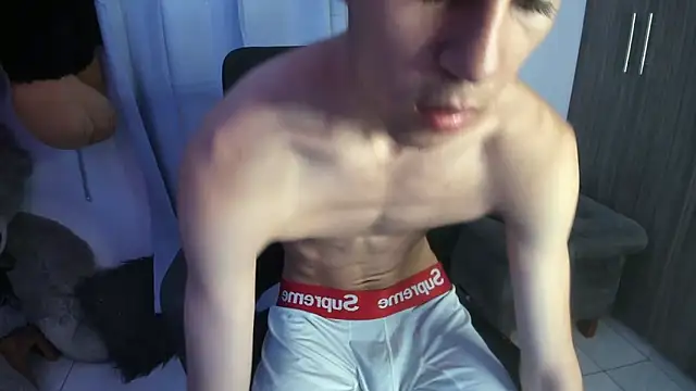 isaaclatino online show from November 10, 2025, 7:29 am