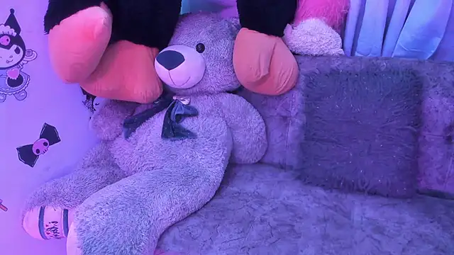 isaaclatino online show from November 13, 2025, 11:58 pm