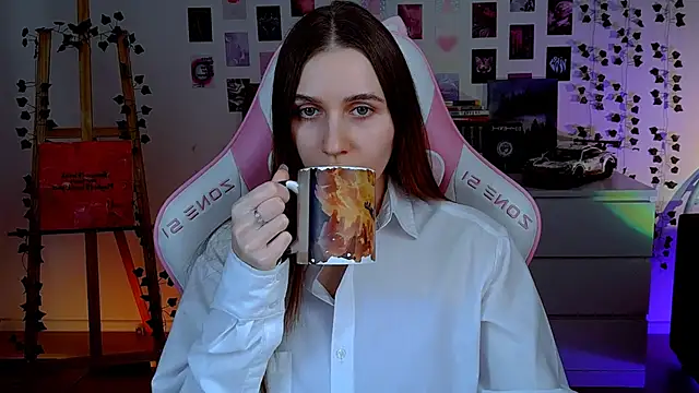 AliceCharmy online show from September 18, 2025, 4:42 pm