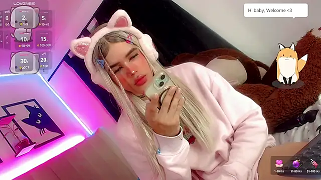 Snapshot of ladytslatina chatting on March 4, 2025, 1:17 pm ladytslatina online show from March 4, 2025, 1:17 pm