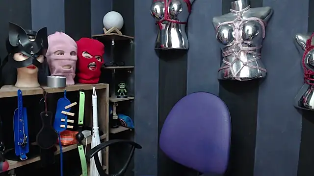 LucyStrike  online show from December 6, 2024, 4:25 am