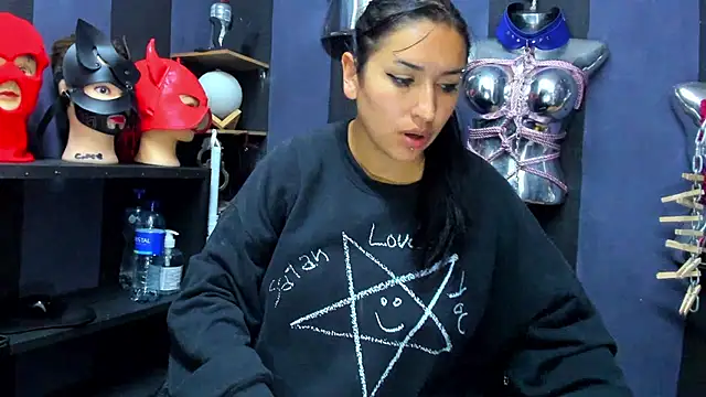 LucyStrike  online show from February 14, 2025, 9:43 pm