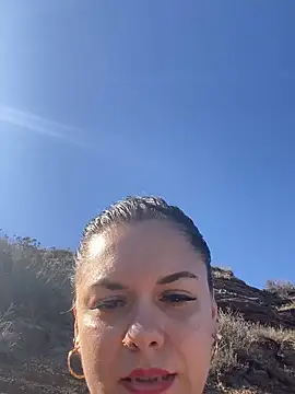 Snapshot of Luccreccia_ chatting on October 8, 2025, 1:53 pm Luccreccia online show from October 8, 2025, 1:53 pm