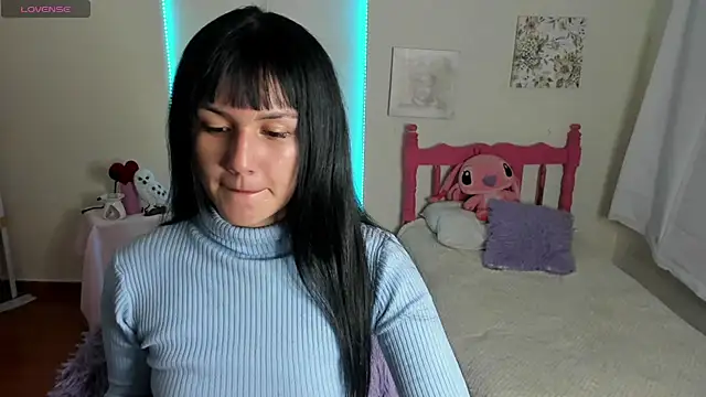 cute roxy online show from March 5, 2025, 2:36 am