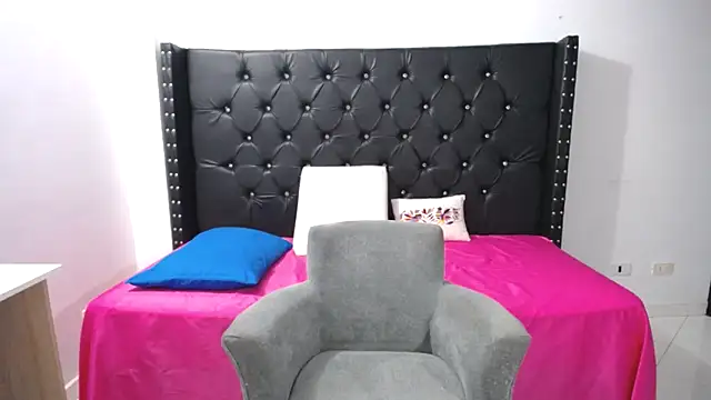 renata salinas 1 online show from September 11, 2025, 11:49 pm