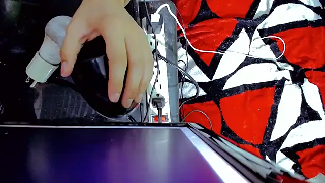 Snapshot of tayiro_r chatting on October 22, 2025, 11:15 pm tayiro r online show from October 22, 2025, 11:15 pm