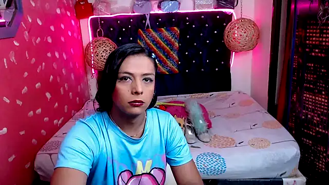 Snapshot of EmilyTsSweet chatting on February 4, 2025, 5:12 pm EmilyTsSweet online show from February 4, 2025, 5:12 pm