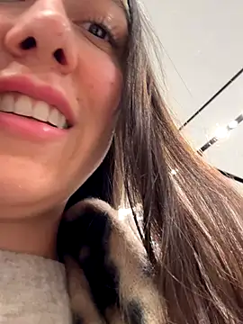 emiliasommer online show from October 14, 2025, 12:50 pm