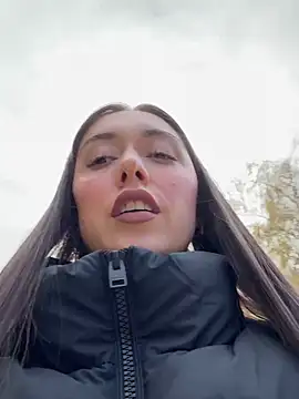 emiliasommer online show from October 26, 2025, 12:44 pm