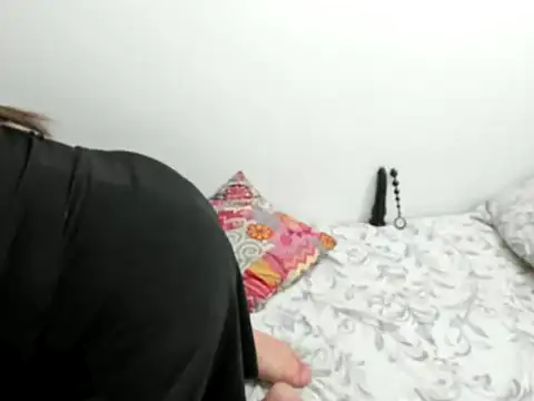 MonicaGarcia  online show from January 21, 2025, 11:03 am