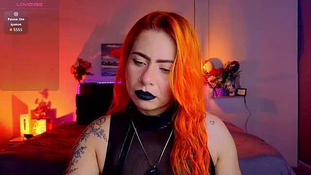 Snapshot of Dulce_charlottee chatting on October 28, 2025, 8:11 pm Dulce charlottee online show from October 28, 2025, 8:11 pm