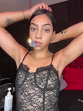 Snapshot of Ema_azel chatting on September 19, 2025, 3:24 pm Ema azel online show from September 19, 2025, 3:24 pm