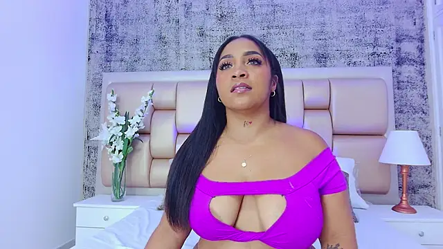 KateVenegas online show from January 29, 2025, 8:04 pm