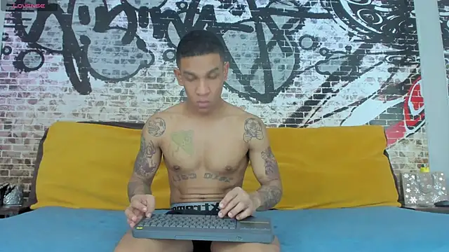 its me miley online show from March 5, 2025, 4:24 pm