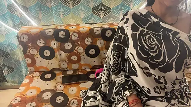 shuhana  online show from November 28, 2025, 4:59 am