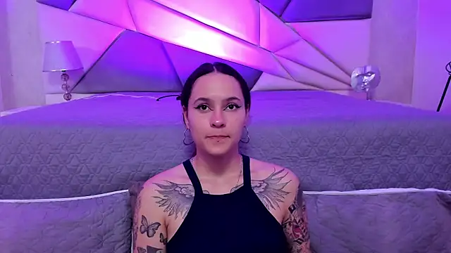 AnnyThompson  online show from January 15, 2025, 11:30 pm