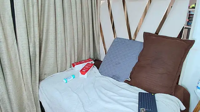 Snapshot of Zoe_Curvy chatting on September 19, 2025, 12:28 pm Zoe Curvy online show from September 19, 2025, 12:28 pm