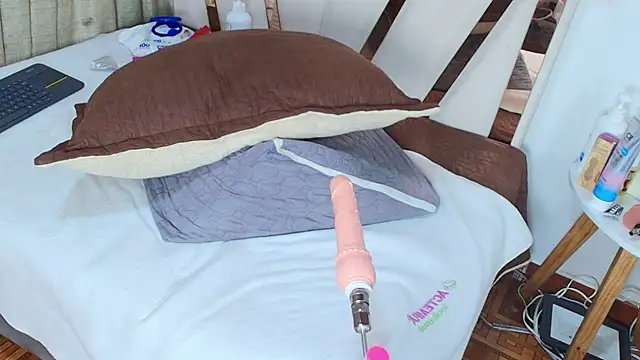 Snapshot of Zoe_Curvy chatting on September 25, 2025, 2:10 pm Zoe Curvy online show from September 25, 2025, 2:10 pm