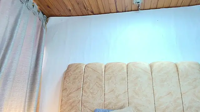 Snapshot of Zoe_Curvy chatting on November 26, 2025, 12:39 pm Zoe Curvy online show from November 26, 2025, 12:39 pm