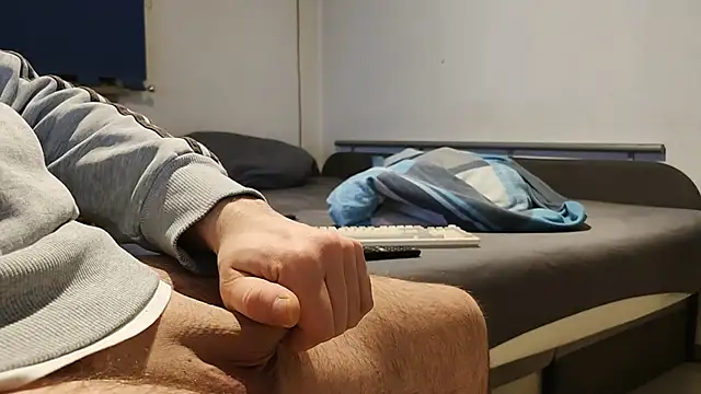 Snapshot of Alphapimmelchen chatting on February 18, 2025, 5:10 pm Alphapimmelchen online show from February 18, 2025, 5:10 pm