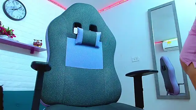 Snapshot of snowflake_xxx chatting on January 14, 2025, 7:32 pm snowflake xxx online show from January 14, 2025, 7:32 pm