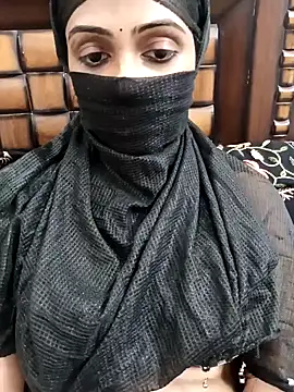 Snapshot of Yours-Bebo chatting on January 8, 2025, 4:00 pm Yours-Bebo online show from January 8, 2025, 4:00 pm