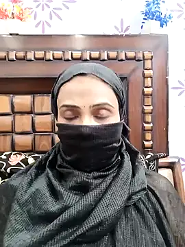 Snapshot of Yours-Bebo chatting on January 11, 2025, 12:40 pm Yours-Bebo online show from January 11, 2025, 12:40 pm