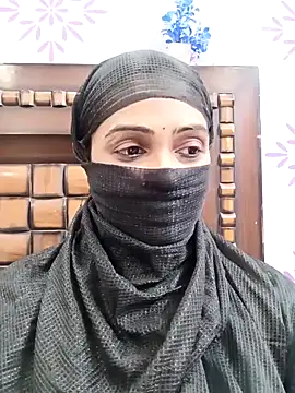 Snapshot of Yours-Bebo chatting on January 21, 2025, 10:41 am Yours-Bebo online show from January 21, 2025, 10:41 am