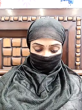 Snapshot of Yours-Bebo chatting on January 22, 2025, 6:31 pm Yours-Bebo online show from January 22, 2025, 6:31 pm