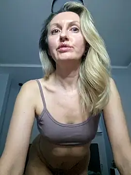 Snapshot of Miss____Mia_ chatting on March 5, 2025, 5:50 pm Miss Mia online show from March 5, 2025, 5:50 pm